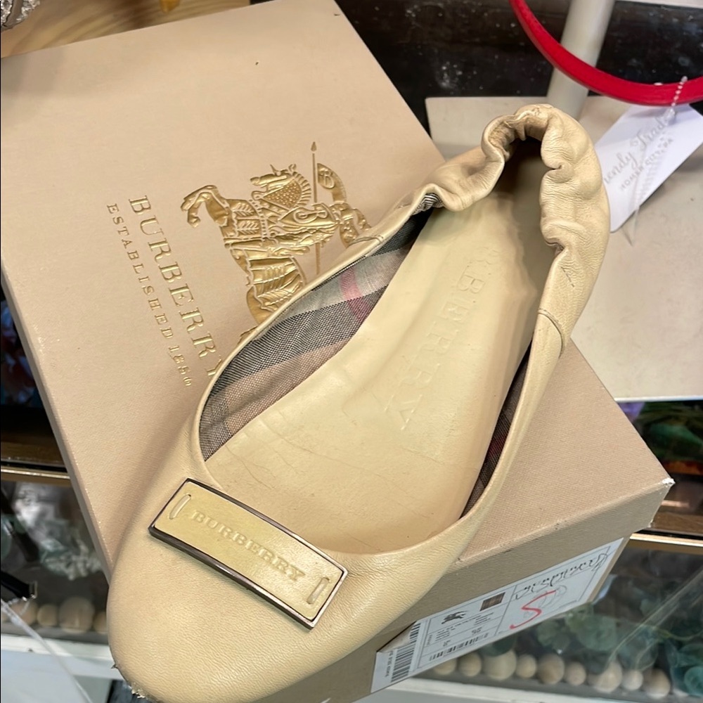 Burberry Beige Leather Ballet Flats size 39